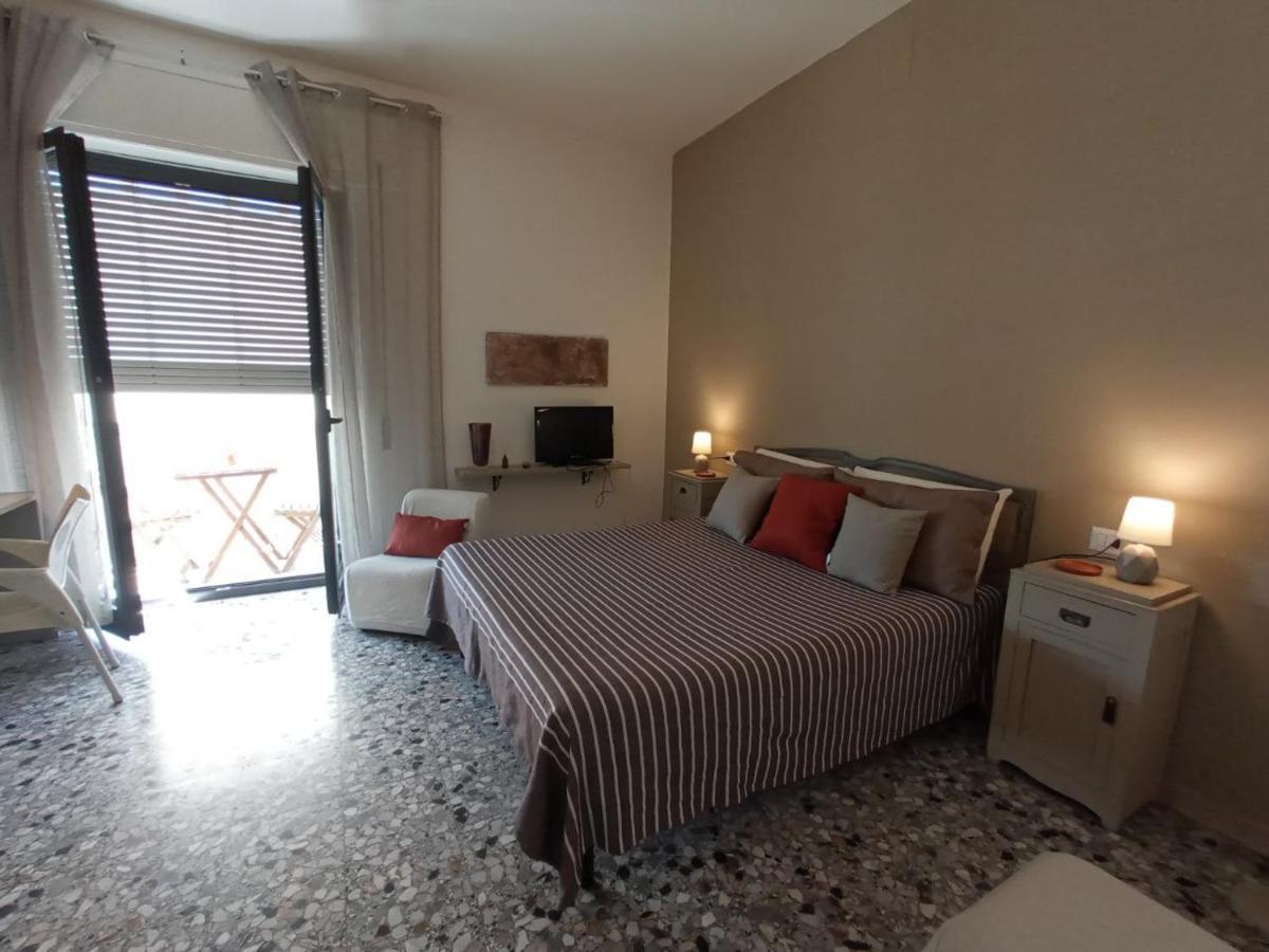 Myhouse Hotel Olbia Exterior foto