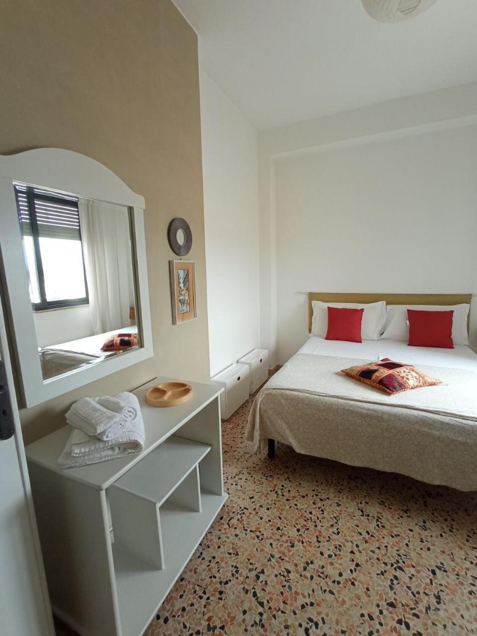 Myhouse Hotel Olbia Exterior foto