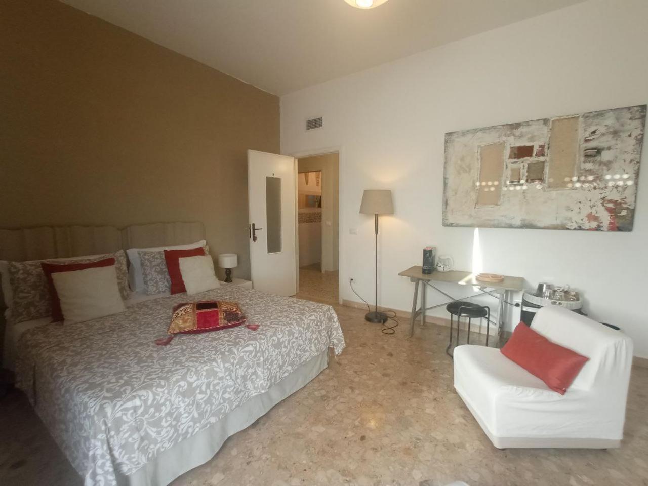 Myhouse Hotel Olbia Exterior foto